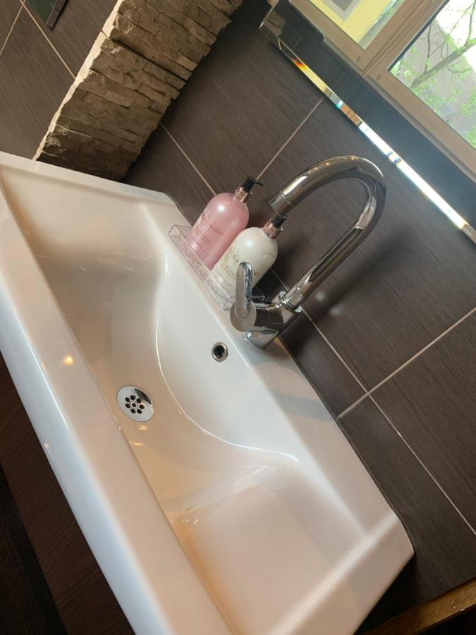 Pokoje Sunshine World Suites زاكوباني المظهر الخارجي الصورة